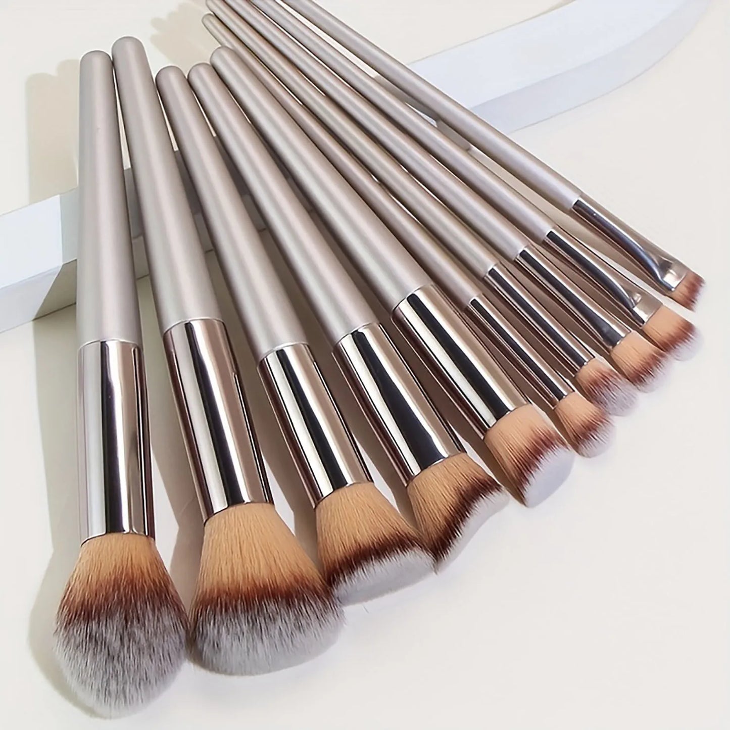 Elevate Your Beauty Routine with the 10 Pcs Champagne Gold Makeup Brushes Set - Perfect for Foundation, Blush, Concealer, and Eye Shadow!